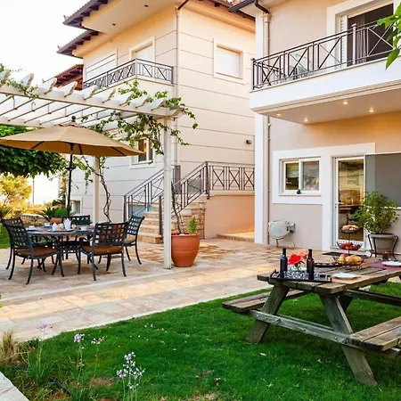 Sunset Paradise - Verga's Utimate Seaview Getaway