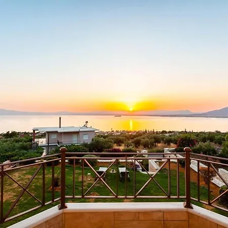 Sunset Paradise - Verga's Utimate Seaview Getaway *