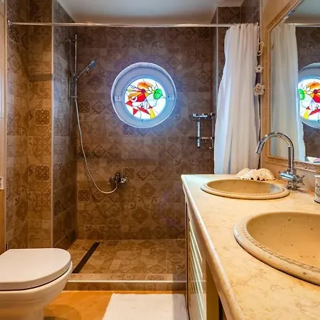 Sunset Paradise - Verga's Utimate Seaview Getaway *