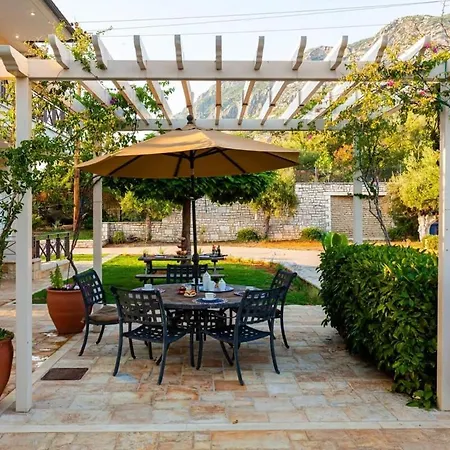 Sunset Paradise - Verga's Utimate Seaview Getaway Villa