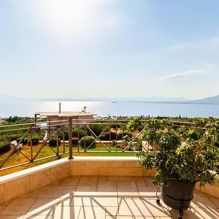 Sunset Paradise - Verga's Utimate Seaview Getaway *