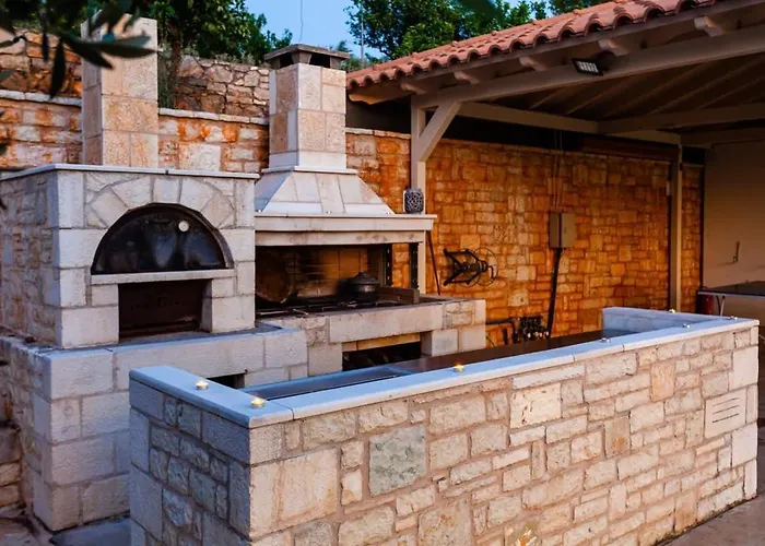 Sunset Paradise - Verga's Utimate Seaview Getaway