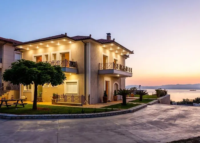 Sunset Paradise - Verga's Utimate Seaview Getaway *