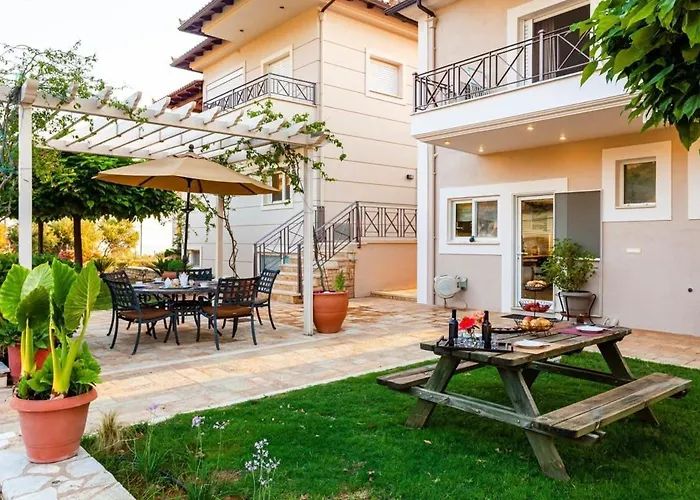 Sunset Paradise - Verga's Utimate Seaview Getaway