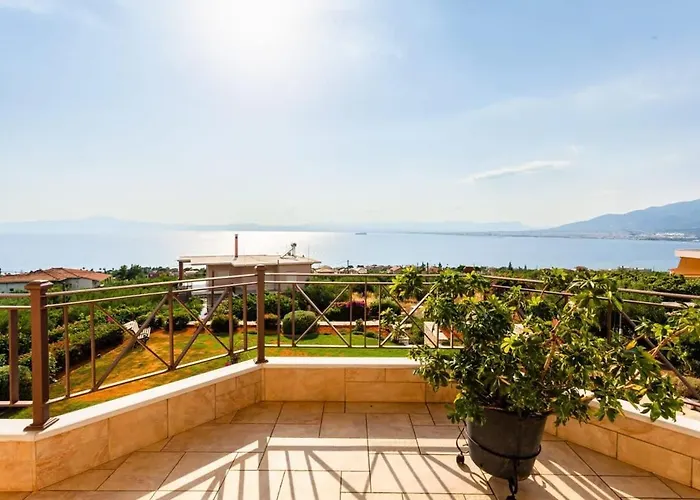 Sunset Paradise - Verga's Utimate Seaview Getaway *